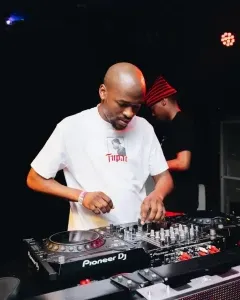 Mr Thela - Live in London (SKYY Vodka Mix)